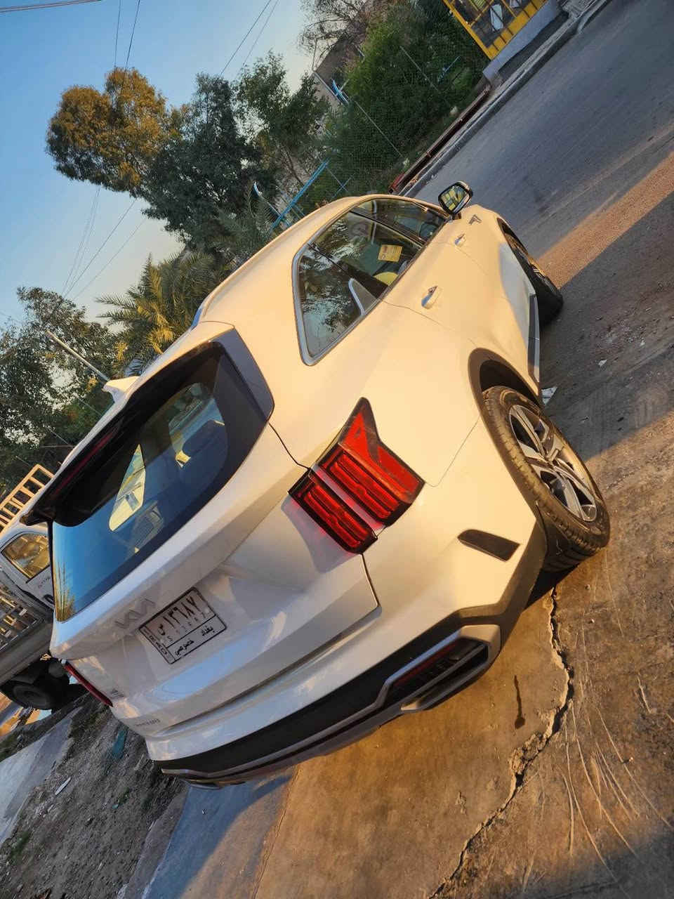 سورنتو 2023 خليجي 
كفاله عامه السياره 
بانوراما 
بصمه 
بصمه ابواب 
تشغيل عن بعد 
شاحن واير لس 
اناره دشبول 
كشنات كهرباء 
جنطه شفط كهرباء 
حساسات اماميه وخلفيه
رادار امامي وخلفي 
شاشه اندرويد اوتو وكاربلي 
سايد بريك بصمه 
تبريد ٣ قطع منفصل
نظام نزول منحدرات 
بردات خلفيه
وباقي المواصفات المعروفه
السياره خليجيه
بالعافيه عل ياخذها
مكان السياره بغداد حي القاهره 
السعر 300 وبيها مجال بسيط 

*********** بغداد, العراق
