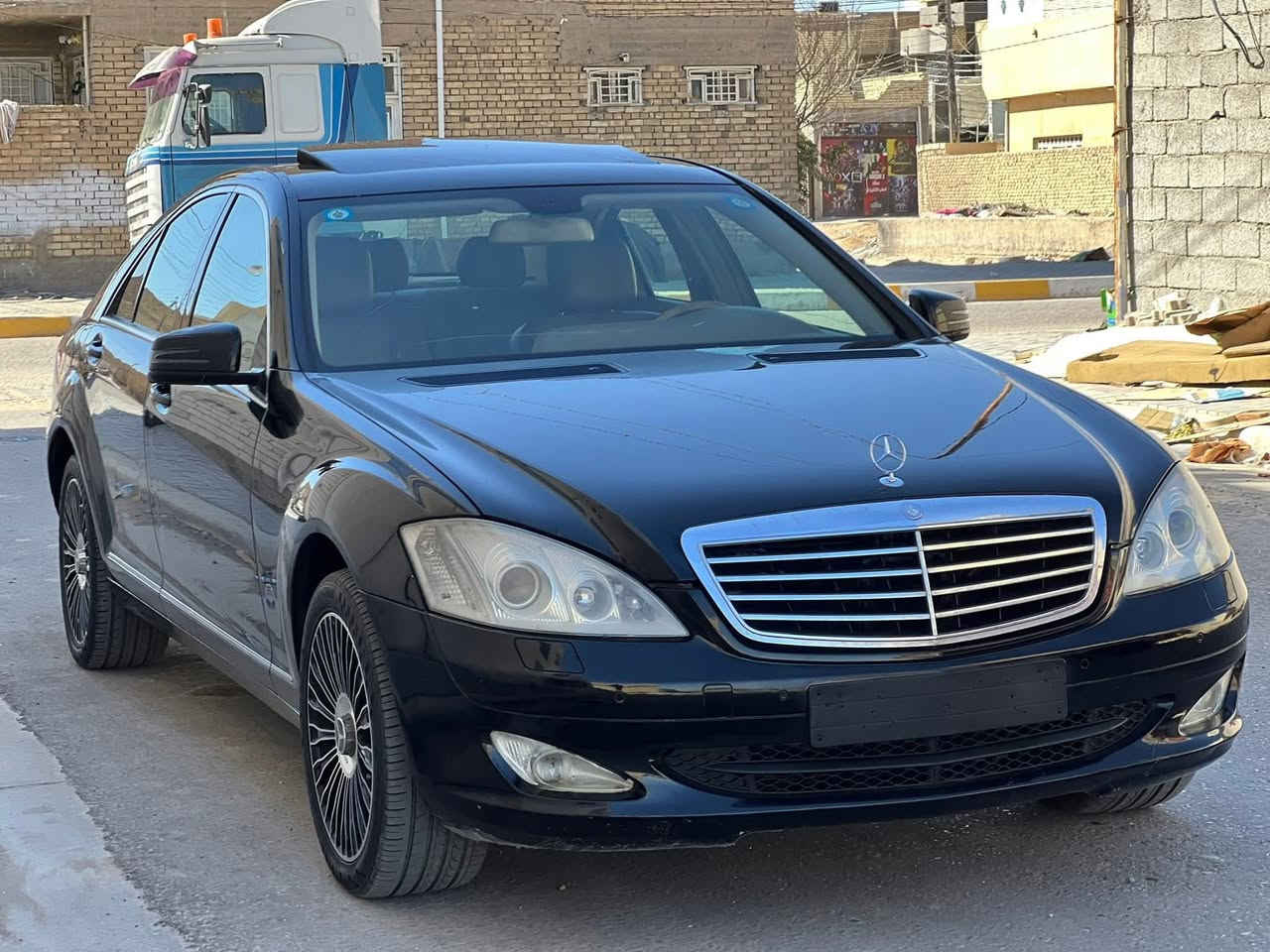 مارسدس اس كلاس S 350 خليجي
رقم بغداد مشروع وطني باسمي 

السيارة بيها صبغ حزام للجمالية فقط مكفولة من الظربة والحادث 

محرك وكير وتبريد كله مكفول 

السعر 160 $ ورقة وبيها مجال 

للاستفسار / *********** المكان كربلاء شارع المخازن

المواصفات :......................

حجم المحرك 6 سلندر 3500 

فتحة سقف 

شاشة 

حساسات امامية وخلفية

مثبت السرعة

مرايا جانبية كهربائية

نوافذ كهربائية اوتو 

مقاعد كهربائية وجلد وذاكرة 

6 وسادة هوائي

سايد بريك بصمة 

بردة خلفية

التبريد منفصل مناخين لمس

2 قطع تبريد 

مانع الانزلاق و ABS

وبعد بيها مواصفات هواي
