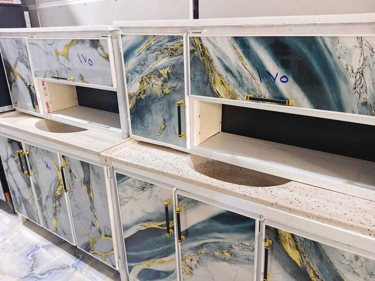 تم تكرار الوجبه سنك مرمرقياس متر ثلاثين سنتم مع ملحق كل هذا بسعر بلاش 175الف فقط العنوان سامراء شارع 2000 مجمع السليمانيه رقم الهاتف ***********
