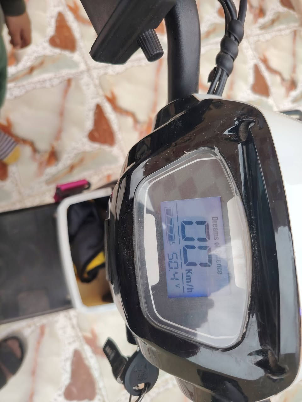 السلام عليكم دراجه شحن نضيفه كلشي بيه شغال استعمال قليل للبيع 250 مكانه بابل ***********
