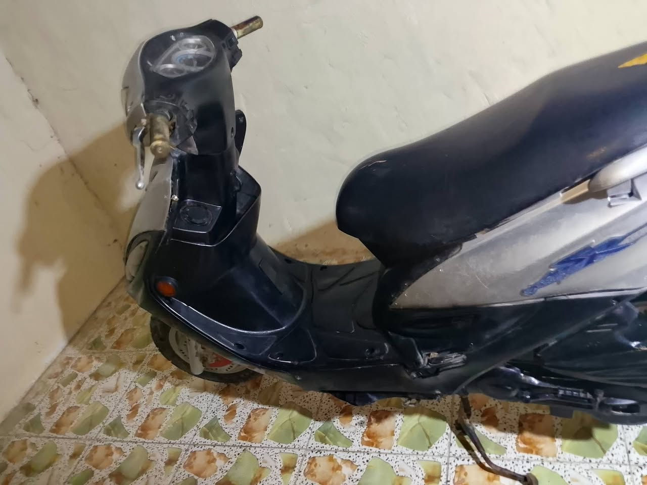السلام عليكم كامكو للبيع نظيفه محركه ما مفتوح الشرط كهربائيات كيله شغاله نكره سلف ما عايزه السعر 300 وبيها مجال استفسار على هذا الرقم*********** هذا ما ابي واتساب
