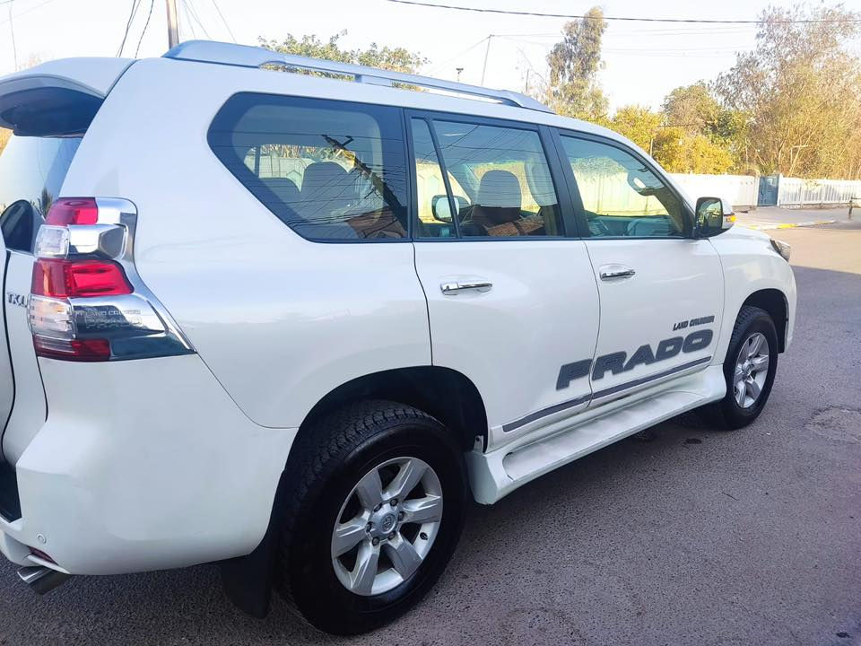 برادو 2014TXL
6سلندر 
مكفولة من الصبغ والضربة عدا الدعامية الخلفية مصبوغه فقط 
معروفه مواصفاته 
دبل تانكي 
فتحة سقف 
بصمه 
ثلاجه 
كراسي كهرباء 
تحكم ستيرن 
ماشيه 110 الف 
عليه سيرفس كامل ما بيه اي نقص السيارة 
تخم تاير جديد 
نوزلات وبلكات 
فلنجات ودسكات 
عبوة مال الفيت بم كاملة 
بغداد الكرخ 
***********
***********
