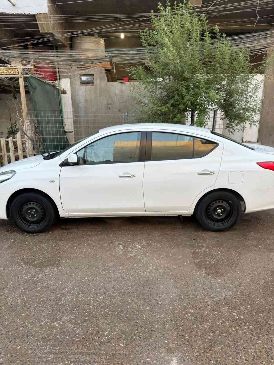 🚘 للبيع نيسان سني هندي  موديل 2024
✅ ماشية: 61 ألف كم .
✅ السيارة بأسم أبواب الرحمه وعندي وكالة باسمي.
✅ استخدام شخصي ونظيفة جداً.
✅ حادث خفيف باب العبري راجع على البارد والدوسة شوي حار أربعة اصابع
✅ دواخل مدوشمة .
✅ الأرضية جلد.
✅ السيارة نضيفة جدا  العنوان البصرة.

التواصل على الخاص أو الاتصال،
***********

