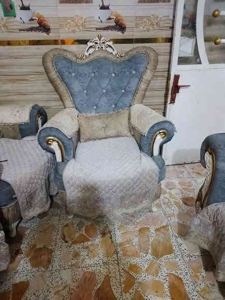 تخم ملكي عشر مقاعد جديد اسفنج متحرك للبيع لصغر المساحه للاستفسار اكثر واتساب ***********
