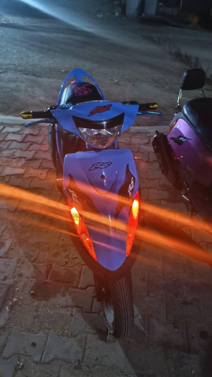 دراجه ماكس ياباني للبيع محركه بلادي بوشه 49 وبقيه تزويد مثل كشن وصالصنه ويدات بريك سكليتر كفرات باتري عملاق 7ناصي مال بطح بس راجز تعبان مال سلف 25الف فقط تصليحه 
سعر مليون وميه وبيه مجال رقم او استفسار 
***********اتصال او واتس موجود
