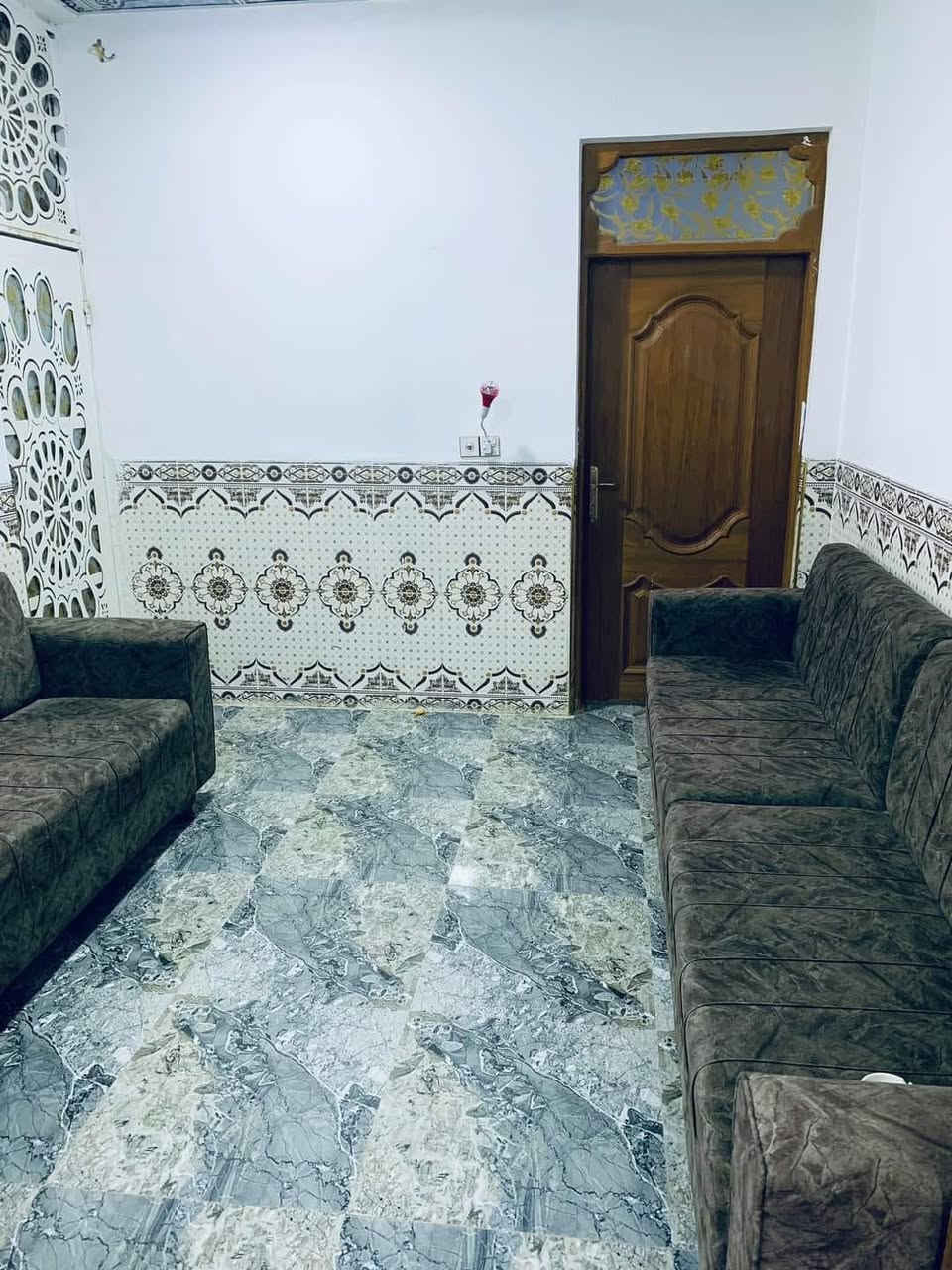 دار للبيع
 مطلوب للمصرف العقاري 85

النداء شارع ستين العرضي  

يباع بتطلوعه ٣٨  
ويرهم مراوس بعرصة بدال التطلوعه

البناء جديد بيت جاهز كامل طابق واحد  مكون من غرفه واحدة واستقبال ومطبخ وصالة وصحيات داخلية وخارجيه مع   السطح تشاريف 

لستفسار
***********
