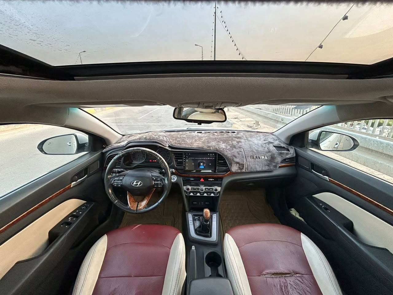 النترا2019 ماشيه 116 وارد امريكي مواصفاتها 1-بصمه 2-فتحه 3-رادار امامي وخلفي 3-حساسات5-مري شفط 6-بصمه بلبيبان 7-مكينه2000دوش 8-اشارة ترحيب عن بعد 9-نقطه عمياء بلمري 10-3وضعيات قياده 11-تبريد ثلج حادثه موضح بلسونار 
تخم تاير جديد مع ويل النترا 2023
لايتات زنون لون ابيض 
السياره مزوعه مواصفات ما عدا المقاعد مو كهربائيه والمقاعد بيها نضام التدفئه 
ضربتها موضحه بلسونار  + الدوسه بيها شويه ضربه صارت عندي غير موجوده بلصور 
المكان كربلاء 
***********
الاستفسار على الأتصال .
