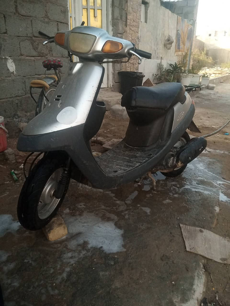 سلام عليكم دراجه بطه للمراوس بيجي 9 زروف 
دراجه بطه للمراوس بيجي 9 زروف دراجه نضيفه ونشطة شلعه ومعدل محرك ناعم ونضيف كلشي شغال لايت اشاير عداد سرعه شغال بس سلف يرادله باتري دراجه صار 10 أيام متروكه صورته بدون غسل كله بلاديه ..كربلاء


**إذا كنت صاحب هذا الإعلان وتريد حذفه لأي سبب، رجاءا أرسل رسالة إلى الدعم الفني**