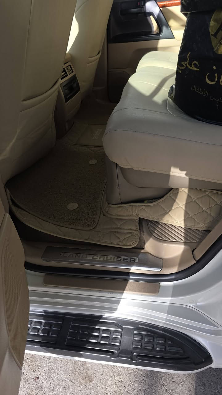 #مراوس_بجارجر. او بيع
لاندر كروز  جكسار  موديل ١٢. فول مواصفات  للاخير 
ابيض صدفي  بغداد  ماشيه ٢٠٠.    سياره  ٦ سلندر  ب اسمي
السياره جديده كارتون .. كفاله عامه من المعجون و الصبغ  
سياره بيه ٣ قطع تبديل وكاله اصلي شركه فقط .. 
متواجد علي الماسنجر.   ***********
