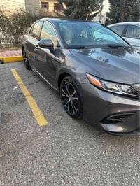 كامري ٢٠١٩  Se  وارد امريكي حادث موضح ب الصورة بدون ايرباك  وصبغ باب و...