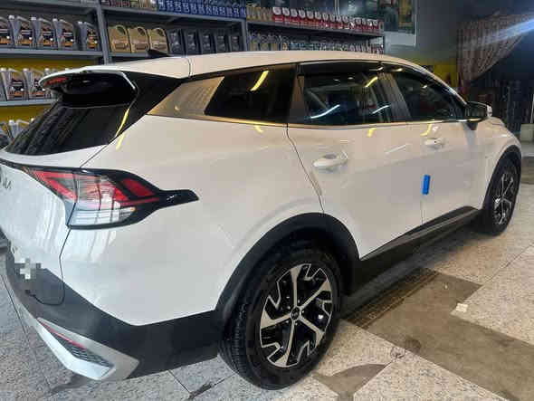 السلام عليكم سبورتاج 2023
الحجم الكبير 
محرك 2500gdi دونز لاتفكر بي
بدون قطرة صبغ 
مواصفات اتو هولد 
شاشه متصله
لايت عدسه 
توقف ذاتي 
وبعد بيها هوايه مواصفات السياره حادثها حلو راسلني واتساب انطيك تفاصيل ضربتها مال امريكا بالعراق ماكو اي ضربه
***********
