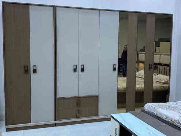 غرفة نوم تركي اصلي ثقيل ١٠ قطع استعمال قليل نظافة ١٠٠ ب١٠٠ الكنتور ٨ باب قياس ٣ متر ونص ضخم سعر الشراء ١٦ ورقة سعر البيع حاليا ٩ اوراق فقط مع الدوشك

ملاحظه للتاكيد الغرفة جديده ١٠٠ ب ١٠٠
***********
