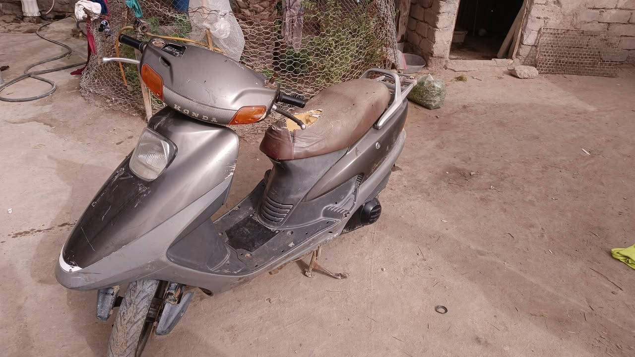 دراجه للبيع هونده سبيسي شغاله من الطول لطول كلها شغاله سلف لايت بكلايت كلها شغاله مكينه ناعمه اة صافيه دراجه شغل وطلت وين ما تريد سعرها ٤٢٥ او بيها مجال مكاني هوير شلهت الحجاج هاذ رقمي ***********
