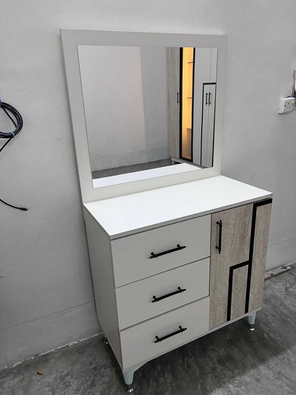 من معرض وموبليات اميد 
انسب أسعار لدينا افتر سوك بل أخير تعال يمنا وأحكم بنفسك
💥💥📣📣📣📣
يتوفر لدينا غرفة نوم 5 قطع و غرفة نوم 6 قطع وغرفة نوم 7 قطع وغرفة نوم 8 قطع وغرفة نوم 9 قطع وغرفة نوم 10 قطع وغرفة نوم 11 قطع كل موديلات غرف نوم متوفر لدينا أكثر من 200 موديل  من غرف
يتوفر لدينا غرف نوم شبايي

دوشك نفرين أكثر من 10 موديل 
دوشك نفر واحد أكثر من 10 موديل

قريولة خشب و حديد
وسفري تركي و عراقي و صيني 

تعلاكات أكثر من 21 موديل

طبلاة أكثر من 50 موديل
خماسي و ثلاثي و رباعي 

كنتور بابين و 3 أبواب و 4 أبواب و5 أبواب  و 6 أبواب 

وكاروك اكثر من 15 موديل 

مستواليت 
امرايه عمودي
ميز مكتبي 
كراسي مكتبي 
ميز طعام🍱🍜
ميز تلفزيون📺
عش مرجوحة
عش أطفال 
طخم ديوان
قريوله طابقين
زحلكيه
مرجوحة حديقه 
ميز طعام حديقه🍴

العنوان قضاء طوز خورماتو شارع عام مقابل معرض الغدير مجاور ايوب ديكورات او مجاور علي فاتح الزراعي

بإدارة
علي عباس 
***********
***********
