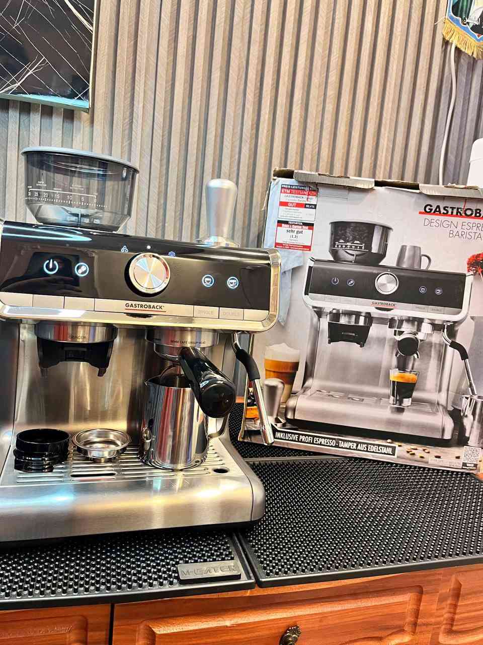 🔥 متوفر ماكينة قهوة ماركة  كاستروباك Castrobak 
✅ المواصفات:
بورتفلتر احترافي 58mm (قياس كافيهات)
طاحونة مدمجة بـ 30 درجة طحن تناسب الإسبريسو
تحكم سهل ومناسب للمبتدئين والمحترفين
📦 الملحقات:
بورتفلتر + تامبر + بتشر حليب
باسكت سنكل + دبل
💎 الحالة:
نظيفة جدا نظافة 99%
تفاصيل اكثر خاص يوجد توصيل


**إذا كنت صاحب هذا الإعلان وتريد حذفه لأي سبب، رجاءا أرسل رسالة إلى الدعم الفني**