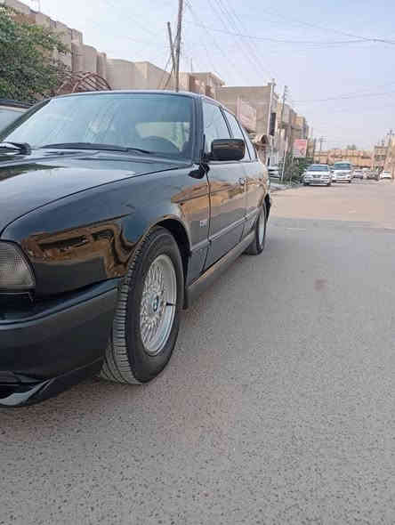 السلام عليكم بي ام للبيع BWM موديل 92 حجم 535 كير عادي السيارة تعمير اوفر اوول من الدعاميه للدعاميه مكينه وكير و كهربائيات وتبريد وصدر كفاله رقم بغداد انكليزي تحويل مباشر داخلها لوك سقف وتكم كنتاره السعر 53 وبيها مجال قليل المكان بغداد الزعفرانية ***********
