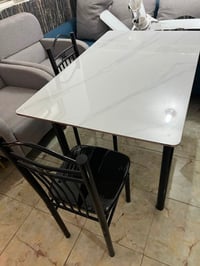 طاولة طعام • ٤ كراسي • سطح مرمر