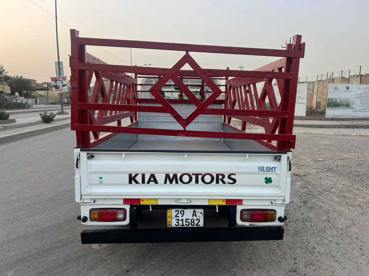 سلام عليكم.....كيه البيع تك قماره ...ام عيون رقم واسط ....نكليزي... مديل 2001 ... صبق حزام الجماليه..... مكينه وكير واكسن وشاصي خير من الله.... تخم تاير جديد كهربائيات شغاله....محجر تفصال... تحويل مباشر....صدر امامي وخلفي جديد....السعر 73 ... وبيهه مجال... الطيبين الاستفسار علا رقم الهاتف ***********المكان بغداد الشماعيه
