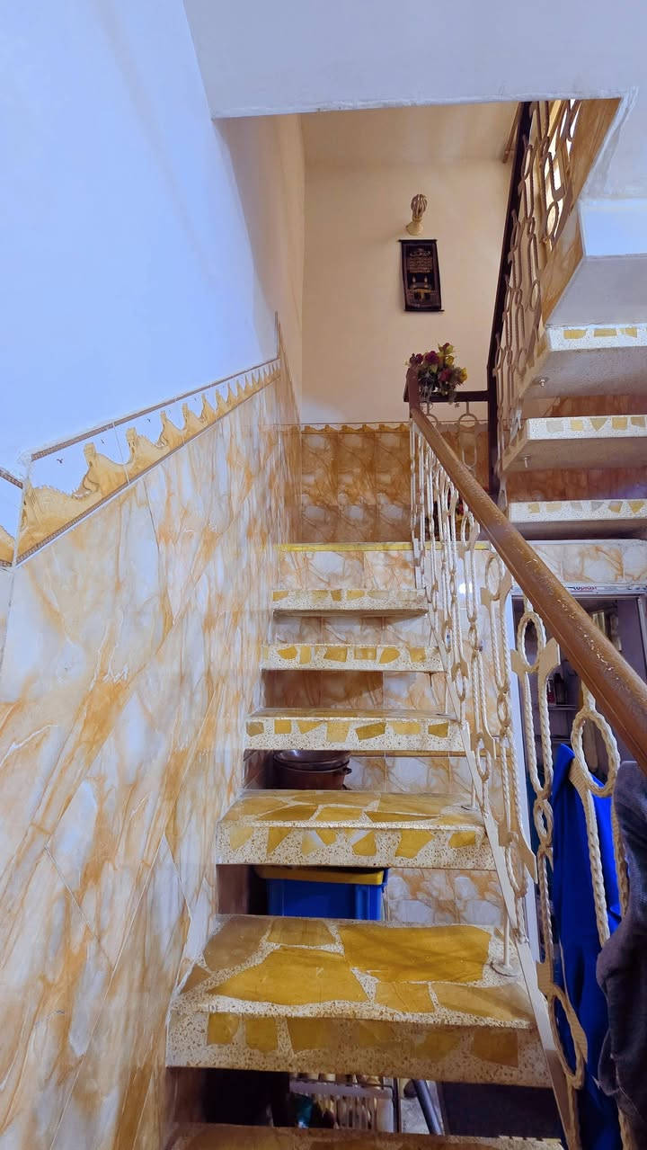 ✨🟤 الـدار للـبيـع 🟤✨ 

تفـاصـيـل الـدار : ▪️الـدار في حـي العـدالـه [شـارع 15] خلـف شـارع الجنـسيـه ▪️ المسـاحـه 100 متر ▪️طابقيـن ▪️غـرف نـوم 3  ▪️صـالـه 2 ▪️استقـبـال▪️مطبـخ ▪️صحيـات3 ▪️بنـاء 2016▪️الـواجـهه سيـراميـك . ✨ 

📍العنـوان ﴿مكـتب ابـو زيـد الكـنـبـي شـارع الجنسـيـه للتـواصـل اتصـل علـى الرقـم التـالي *********** أو زيارة مكـتبـنا 🌷. ﴾
