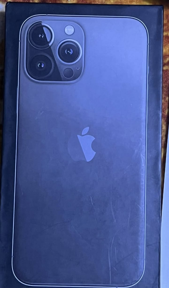 ايفون 13برو ماكس للبيع
جهاز فول ع وضع الوكاله ما مفتوح كلشي ما بدل بي 
ذاكرا 256
بطاريه 89
كارتونه موجود 
كفاله من كلشي 
نضافه 97 
عنوان البصره القبله للستفسار *********** واتساب
