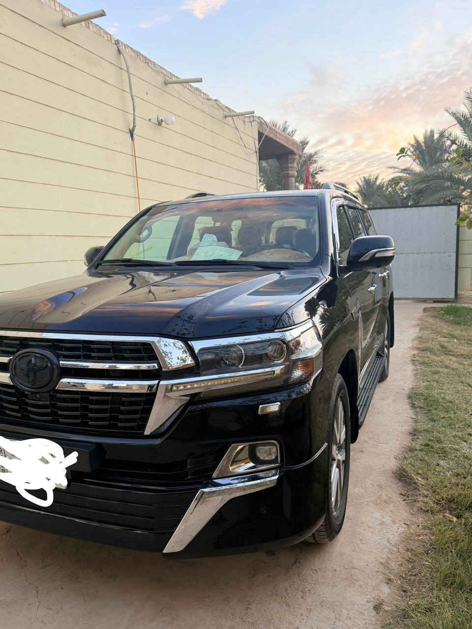 للبيع او المراوس حسب القناعة لاندكروزر موديل 2017 محرك 8 اسلندر رقم بغداد دولي بأسمي مكفولة السيارة بريم فول مواصفات  ماشيه 128 الف 
مكان السيارة الديوانية 
***********
السعر 450 وبيها مجال
