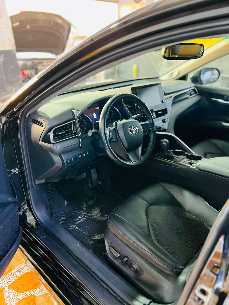 الرقمين بيهن واتساب 
***********–***********
للبيع تويوتا كامري موديل 2023 هايبريد 
 فول مواصفات  بصمه و سلايت فول 
سعر البيع 190 ورقه و بيهه مجال 
بيهه جاملغ امامي و جاملغ خلفي و نص صندوق صبغ بدون دواخل  مكان السياره دهوك عقره أربيل, العراق
