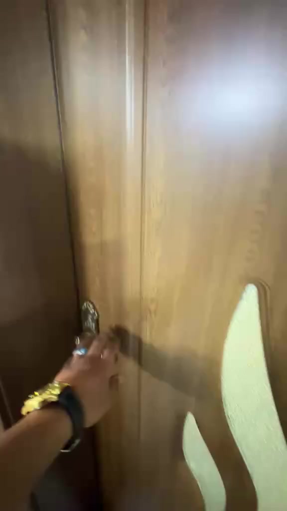 بيت للبيع طابقين 35 مليون وبيها مجال 🔥
عنوان/ يوسف بك مقابيل الحسينيه 
غرفتين نوم 
استقبال 
هول داخلي 
صحيات 
***********
