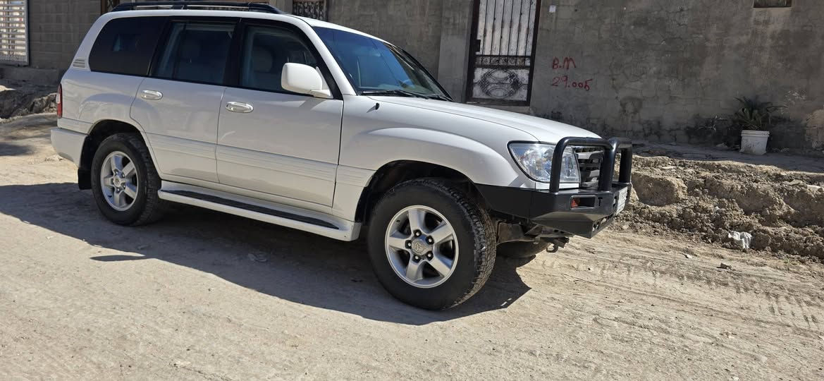 السلام عليكم لاندكروز موديل 2004 مصفحه كفاله ماعده الجنطه صبغ فقط
مكينه 5700  للإستفسار *********** مامتواجد على فيس
