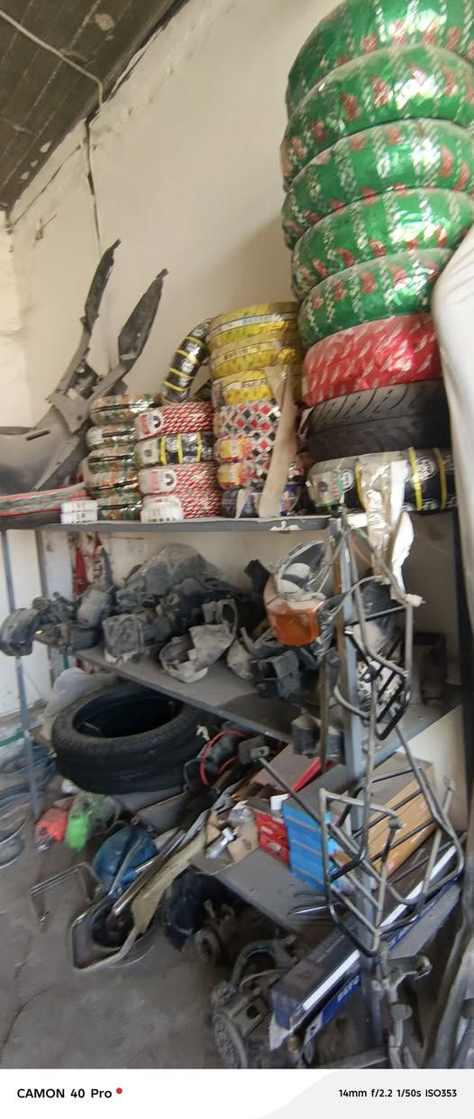 سلام عليكم محل يحتوي على غراض دراجات للبيع غراض كله جديده وسعار مناسبه تريد ابيعك فقط الغراض تري ابيعك المحل بل كامل مع الرفوف وبصفي محل تصليح دراجات مكاني كربلاء طويريج جمعيه على جدول خلف مدرسه لبنان ***********
