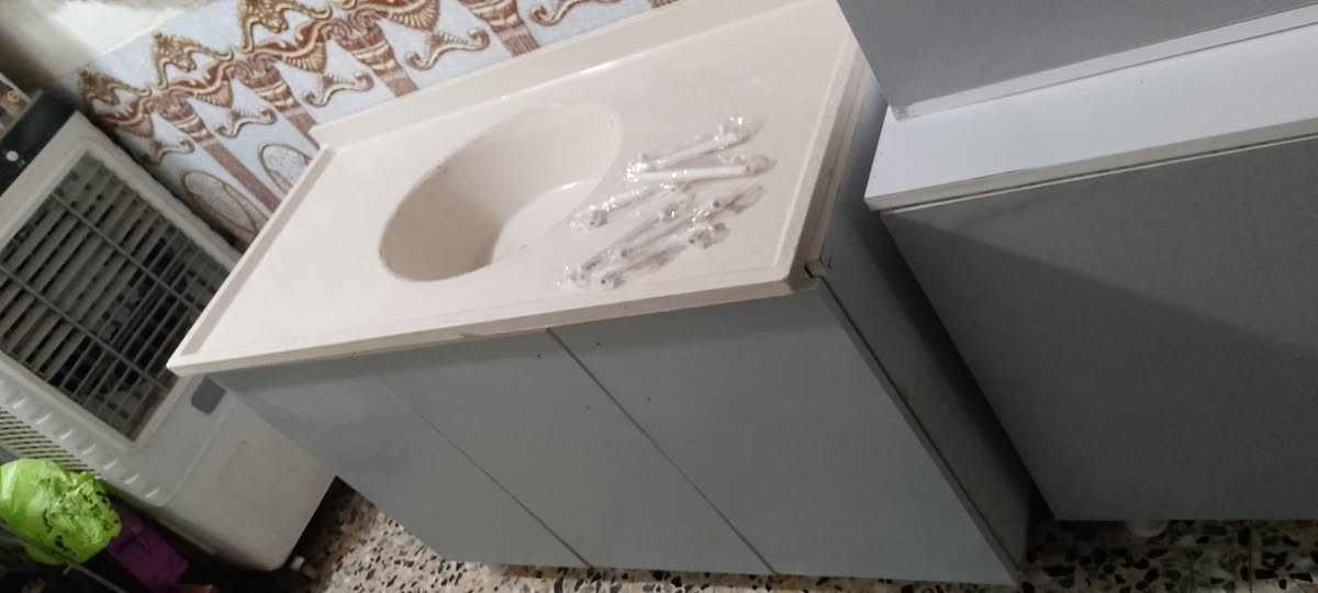 سلام عليكم كاونتر مترتين صاج جديد مامستخدم
3قطعه سنك مرمر السعر 225 وبي مجال الستفسار ***********
