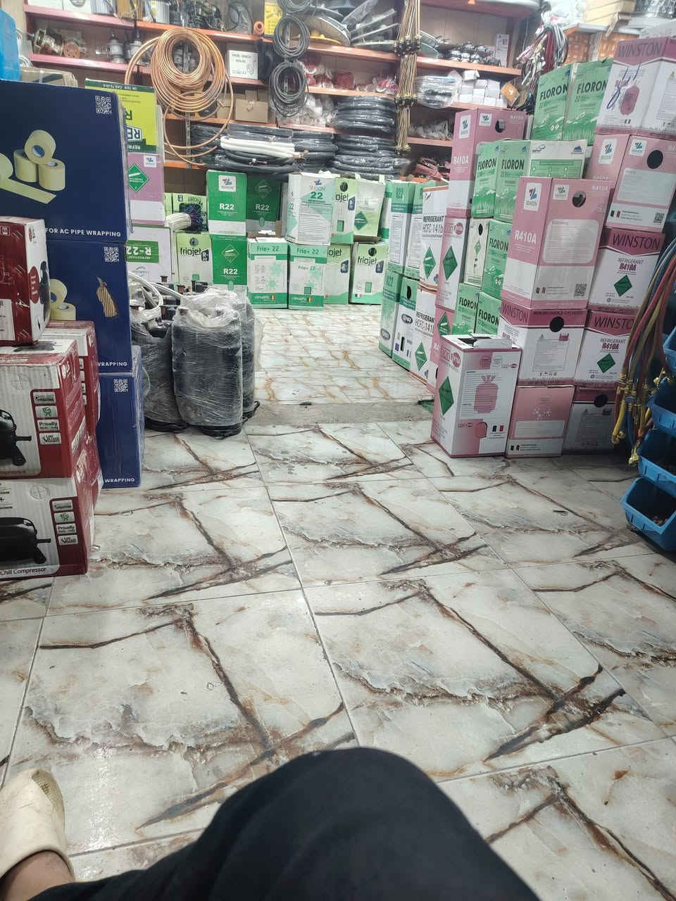 يالله سلام عليكم انشاالله موسم خير وبركه عالحميع
يسرنا في مركز الساقي للتبريد ان نوفر لكم جميع الادوات الاحتياطيه والغاز بانواعه لاجهزة التبريد حيث
يتوفر جميع انوع الغاز من1كيلو الى 13.5كيلو 22وال410وال134.... الخ
بوري نحاس جميع الانواع والقياسات من 3م الى 50م
بوري فافون جميع الاحجام بمختلف القياسات
جميع انواع واحجام الروتري من 1طن الى 5طن
قطع داخليه وخارجيه مختلف الانواع والمناشئ كذالك يتوفر سبالت
فارريتر سبالت عموديه طنين طنين وثلث 3طن
دنكه ميديا توسوت.... الخ
ماطورات ثلاجه جميع الاحجام والانواع 
زورونا في موقعنا 
الفرع الاول بصرة كرمه علي قرب مركز الشرطه📌 جملة مفرد
الفرع الثاني طوبه والنخيلة قرب مدارس كلكامش📌 للجمله
بادارة حيدر المالكي 
***********
