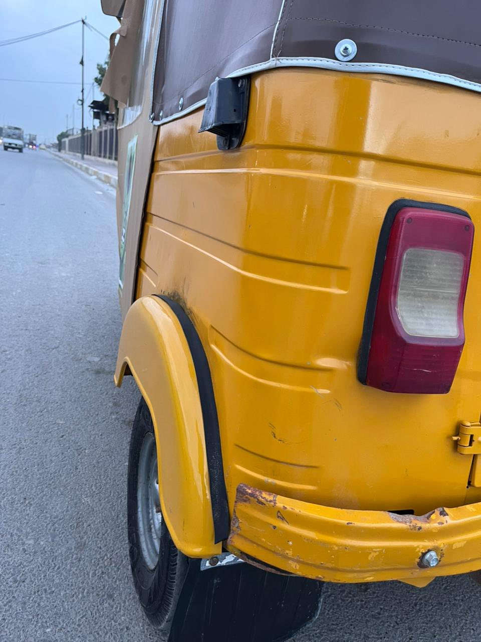 السلام عليكم تكتك موديل 18 شهر 11 بيه صبغ نص لغد ودوس معمرهه وكنر ب5600 وبيه مجال مدينه الصدر "***********
