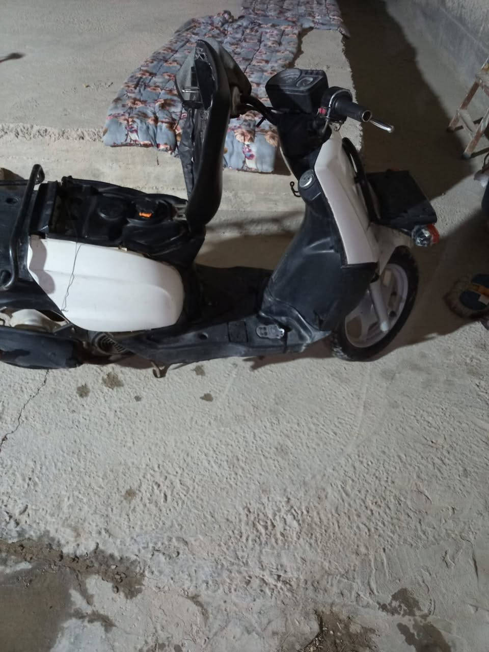 سلام عليكم دراجه بيكم للبيع محور مكينه بطه تاركه صار شهر هيج اشتريت دراجه جديده وهسه اشغله ما تشتغل ابيعلك كوم حديد اني سعر 125 وبيه مجال مكاني كربلاء بوبيات عامود 85 ***********
