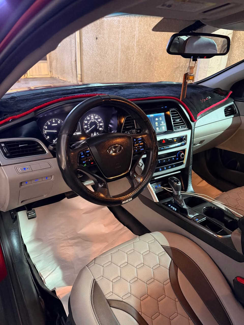 السـلام عليكم 
للبيع سوناتا 2016 sport نص مواصفات
وارد امريكي 
محرك 2400 
شاشة كبيرة كاربلي واندرويد اوتو 
تحكم جهتين ستيرن 
كاميرا خلفية  
3 وضعيات قيادة ايكو وسبورت ونورمال 
السيارة جاهزة لل اخير تخم تاير جديد صدر جديد وعليها  ادامة كاملة  
حادثها بين البابتين  جهة الصدر وب العراق بيها جاملغ وباب جهة السايق
ابيع احزام بدون دواخل لا لغد ولا شاصي 
الســعر ( 116 ) وبيها مجال بسيط 
مكاني بغداد حي الجهاد الاساتذا
رقم بغداد بأسمي شخصياً السنوية لل 2029 
هزة جديدة رقم جديد انكليزي 
*********** بغداد, العراق
