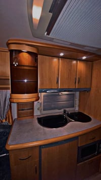 كرفان • حمام • سلاجة