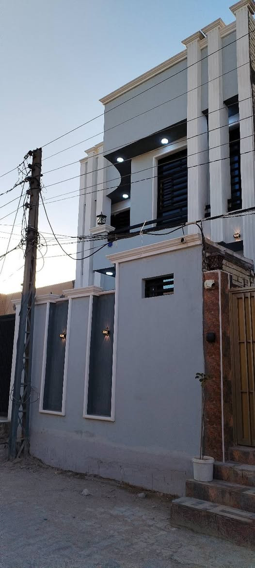 دار للبيع 150مترطبقين جديد حي العسكري منطقت 3000 خلف سواق الجنه قرب شارع الصب 
4غرف +2صاله +ستقبال +مطبخ +3حمام+2منور
الدار جاهز من كل النواحي *********** النجف, العراق
