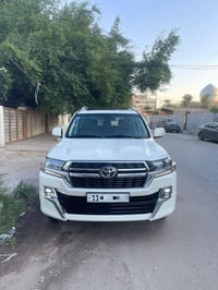 لاندكروز موديل 2021 كفاله عامه  ماشيه 50 الف السياره بحرينيه  واضحه ما...