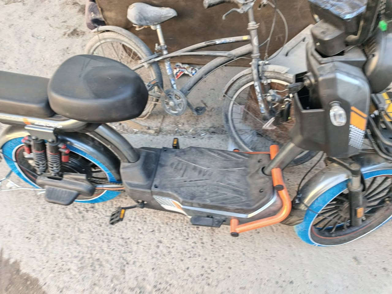 ماطور موديل 26
الحجم 20 الماطور جديد محد صاعده مابيه اي نقص فقط بطاريات مابيه كلشي كامل شرط الفحص


**إذا كنت صاحب هذا الإعلان وتريد حذفه لأي سبب، رجاءا أرسل رسالة إلى الدعم الفني**