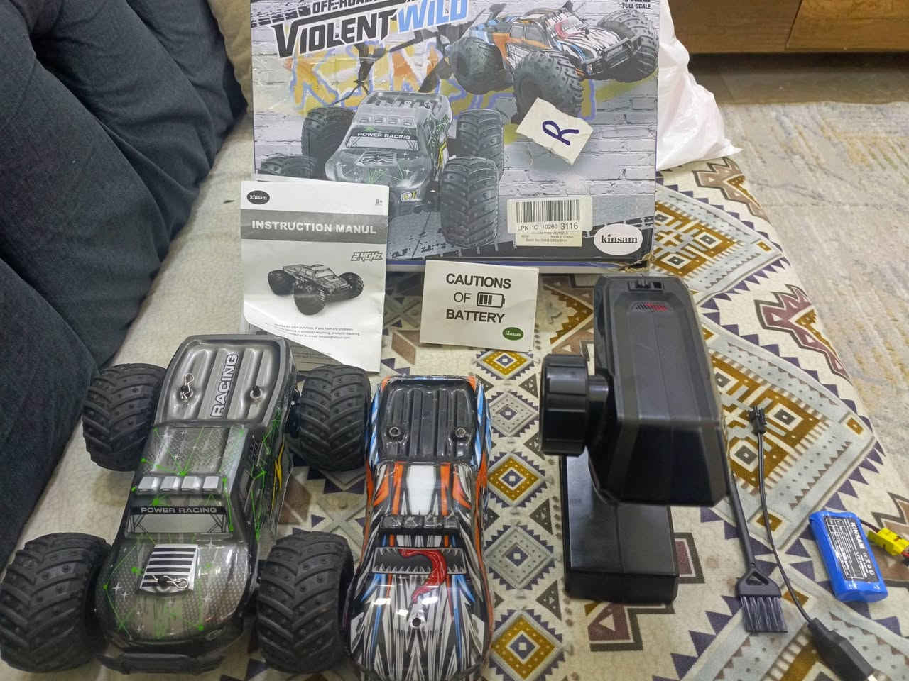 سلام عليكم ورحمة الله وبركاته
سياره من نوع Violent Wild 
المميزات💀
1:تحكم بالسرعه🔥
2:ضد الكسر💪🏼
3:سياره جبليه⛰️
الملحقات 
1 باتري شحن مع كيبل الشحن🔋🔌
2 كتلوك طريقة الاستخدام السياره📓
2 هيكلين او شكلين للسياره🚗
4 درنفيس صغير🪛
5 فرجه صغيره لتنضيف التايرات السياره🧹
6 يدة الاحكم بالسياره والسياره🕹🚘
( مال امزون اصليه بدون ستعمال فقط فحص) 
السعر 40 وبيهه مجال🔥
للحجز على هاذ الرقم *********** امزون الحسني
