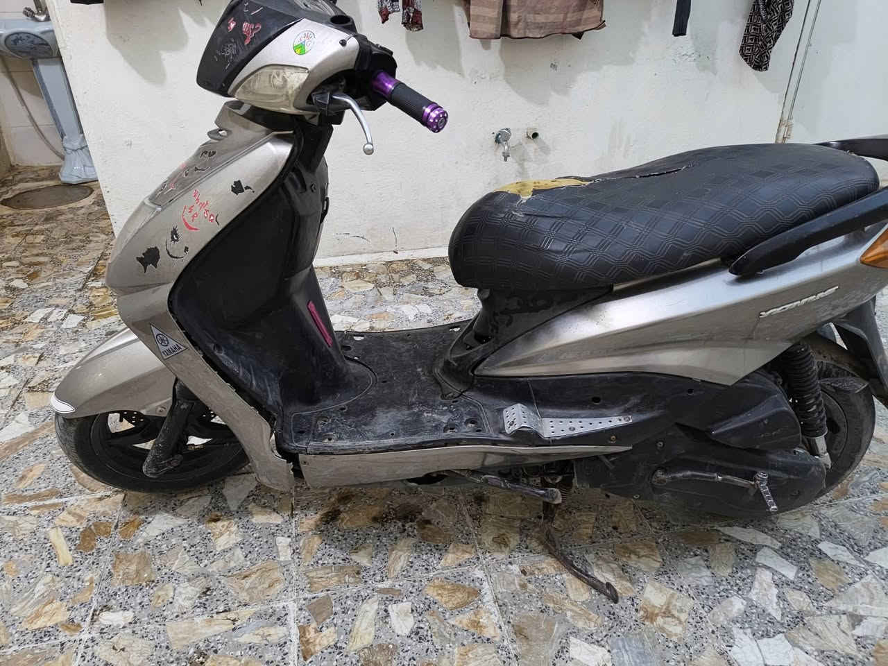 سلام عليكم دراجه سكنس نثيه للبيع كامله سلف وهندر سعر 375  وبيها مجال حك الجيه  ***********
