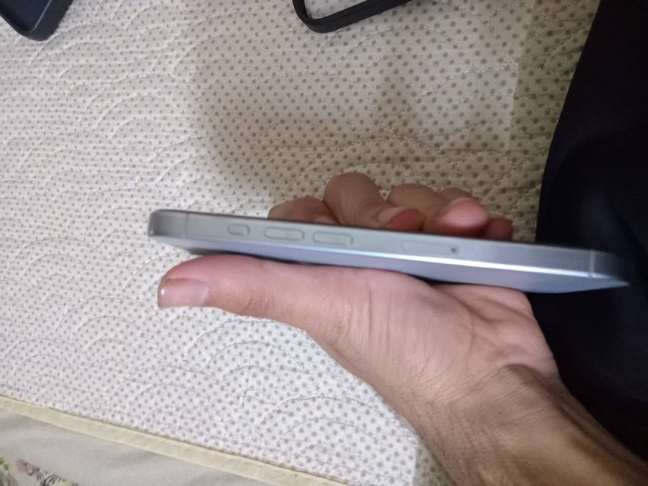 جهاز ايفون 15 برو نظافه 100% شرط ما مفتوح شرط ضد المي الجهاز انطيك شرط بيه فطر ناعم اسفل الجهاز وما مؤثر على الجهاز نهائيا واذا تريد اخليه بالميه الكسر ابد ما مؤثر سعره مليون و 150 ابي مجال مكان موصل ***********
