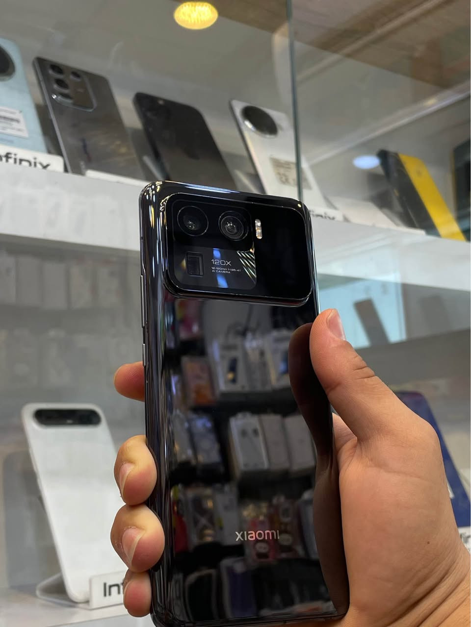 🔥 للبيع: العملاق شاومي 11 الترا (Xiaomi Mi 11 Ultra) 🔥
جهاز فئة عليا (Flagship) يقدم مواصفات قوية جداً وبسعر ممتاز. الجهاز نظيف جداً، وبحالة ممتازة وجاهز للاستخدام.
⚙️ المواصفات الأساسية للجهاز:
 التصوير: كاميرا احترافية بدقة 108 ميجابكسل، تصوير دقيق جداً بألوان واقعية وتدعم التقريب الخارق وتصوير الفيديو بأعلى دقة 📸
 الأداء والمعالج: سناب دراجون 888، أداء طيارة وسلس جداً بالألعاب الثقيلة والتصفح السريع 🚀
 الشاشة: شاشة AMOLED انسيابية بدقة خارقة 2K وتردد 120Hz (ألوان مشبعة وسلاسة تامة بالاستخدام) 📱
 البطارية: بطارية ضخمة بسعة 5000 مللي أمبير وتدعم الشحن السريع جداً 67w🔋
💵 السعر:خاص (مناسب ومنافس جداً)📍  
الموقع: النجف
📥 للشراء أو الاستفسار، يرجى المراسلة على الخاص. النجف, العراق


**إذا كنت صاحب هذا الإعلان وتريد حذفه لأي سبب، رجاءا أرسل رسالة إلى الدعم الفني**