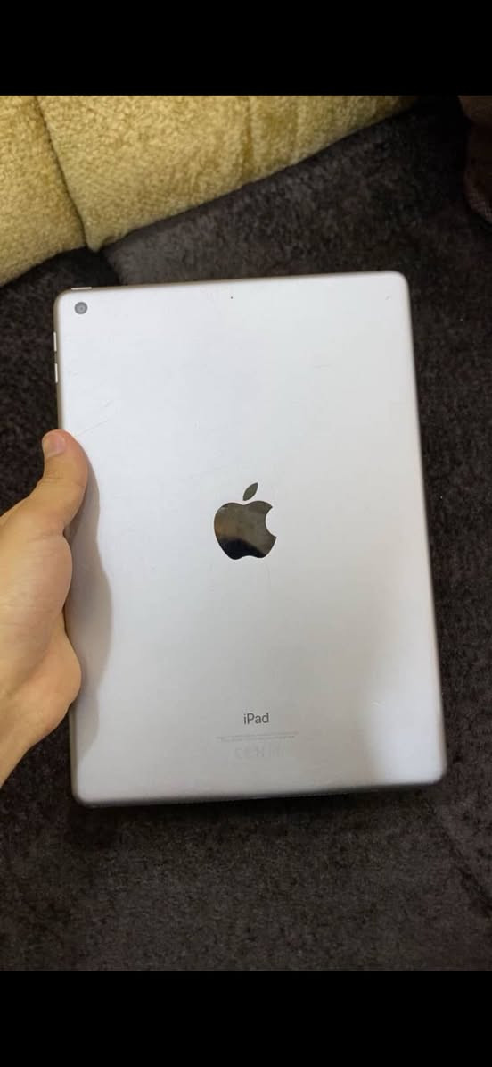 جديد ٣قطع ايفون
١-ايفون ١٢عادي 
ذاكره ٦٤
تك سيم
مستبدل شاشا فيس إيدي شغال
سعر ٢٢٥وبي مجال
٢-ا ايفون SE2020 ذاكرة 128 تك بطارية 99 الجهاز نضافة 100/100 مامستبدل بي شي مكفول الجهاز وتر بروڤ تحديث 26.3 ولتحديثات مستمرة 
سعر ٢٠٠وبي مجال
٣-ايباد جيل السادس نضافة 95/100 مامبدل بي شي ذاكرة 128 تحديث 17.7 شرط وتر 
سعر ١٨٠وبي مجال
تواصل خاص او تصال عل رقم 
*********** 
***********
