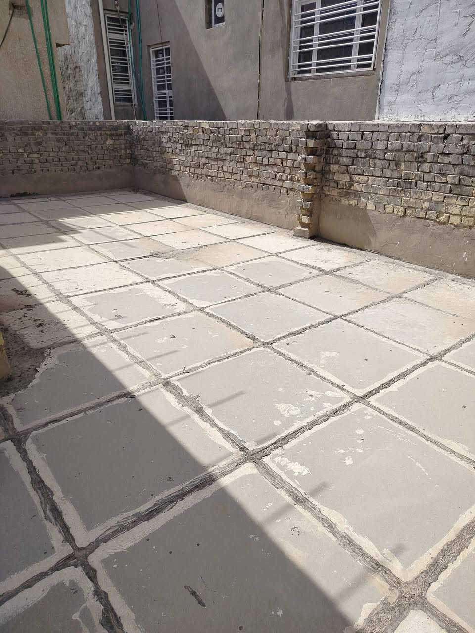 بيت اللابجار دور الخمسه مساحه 100مطابق واحد يتكون من غرفة نوم 2ومطبخ وحمام وكراج مع
كافة الخدمات السعر 450  استفسار اكثر اتصال على الرقم ***********
