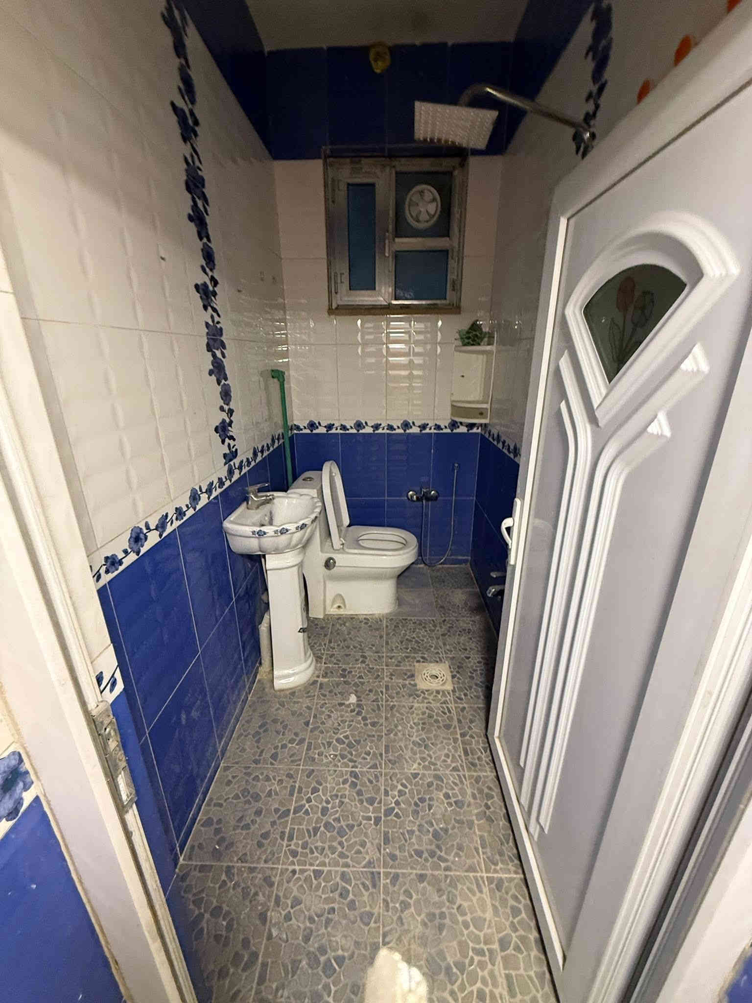 ❄️✨————————-⸻✨❄️

🏠 للإيجار – بيت في السيدية
📏 المساحة: 50 متر
🏢 يتكون من طابقين

🔹 مواصفات البيت:
🛏️ 3 غرف نوم
🛋️ صالة
🍽️ مطبخ
🚿 خدمات عدد 2

📍 موقع العقار:
السيدية – شارع النخل

📞 للاستفسار والتواصل:
📱 ***********

📍 موقع المكتب:
السيدية – الضباط، مقابل لحوم وجوالي

⸻مكتب المصطفى للوساطة العقارية
