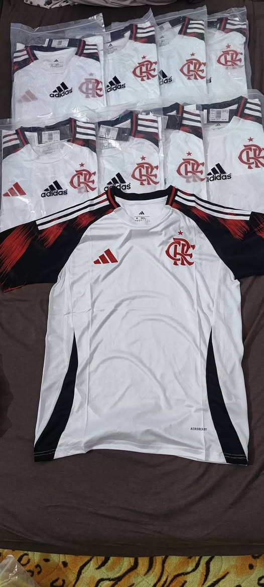 السلام عليكم موجود 13 قطعة من هذا الدريس حط سعر بنور الله ومبروكين عليك ⚽🌹تواصل خاص او واتساب ***********

