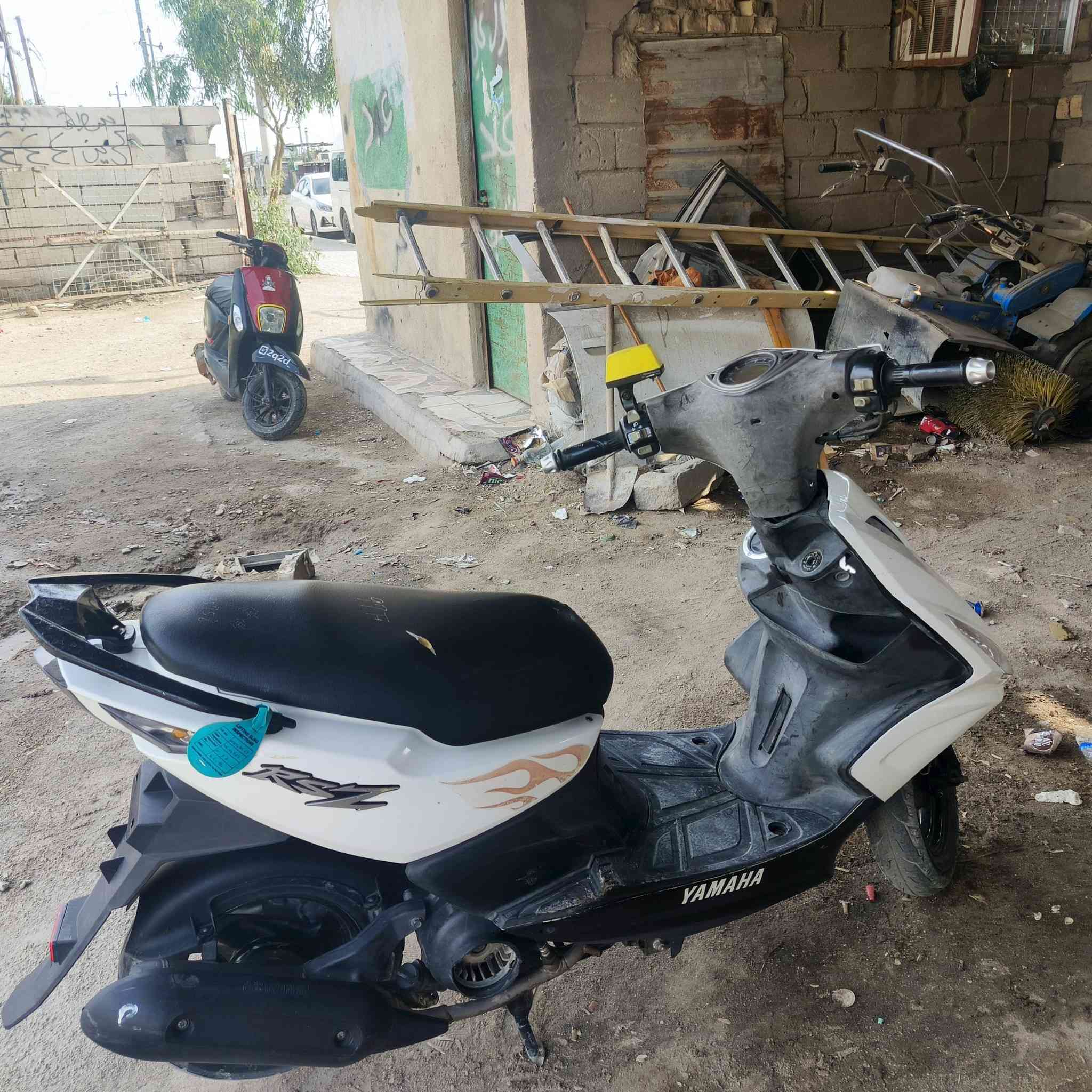 دراجه البيع ماكس مضلع نوزل حديث موديل 2010 صارلها طالعه من الرمبه شهرين ورقت الوكيل دراجه مامفتوحه كلشي شغال لا يتات عداد كلشي دراجه رنبه منمها  بيها دراجه رايدها 950 وبيها مجال مكاني البصره الصمعي تواصل على رقم ***********
