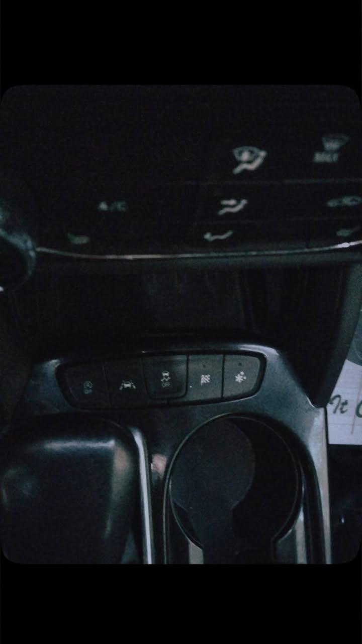 #المركبة     : شوفرليت بلايزر 2022 فئة RS لون أسود
#الرقم        :  كربلاء 
#الضرر      :  مكفولة كفاله عامه ما عده الحادث
#الكفالة : (السيارة مكفولة من ضرر الشاصي والغرق والصبغ )
#عداد_المسافة : 98 الف ميل حقيقي

#المواصفات : 

▪️شوفرليت بلايزر 2022  فئة RS ( فول مواصفات )
▪️ محرك 4 سلندر 1600
▪️ لايتات زينون عالي وواطئ اصل 
▪️ حاجب LED نهاري 
▪️ بصمة باب وبصمة تشغيل وتشغيل عن بعد   
▪️ اشارات بالمرايا الجانبية
▪️ رادار امامي تفاعلي متعدد الاستخدام
▪️ حساسات الانحراف عن المسار 
▪️ المقاعد الاماميه تدفئه
▪️  اربع أنظمة قياده 
▪️ ويل حجم 21 اسود اصل مع طقم تاير كونتينتال
▪️ حساسات الاجتياز الجانبية ( نقاط عمياء )
▪️ حساس خلفي مع كامره خلفيه اصل
▪️ غرفة السيارة جلد  اسود اصل 
▪️ تحكم كهربائي متكامل لمقاعد المقدمه 
▪️ تحكم ستيرن جهتين متكامل الايعازات مع الرادار
▪️ نظام تبريد المركبه قطعتين تبريد 
▪️ شاشة دشبول كبيرة لمجموعة من الايعازات 
▪️سستم صوت BOSE الشهير 
▪️السيارة فول مواصفات ، جديدة وبوضع الشركة.

السعر المطلوب : 135 

الاتصال على : ***********
