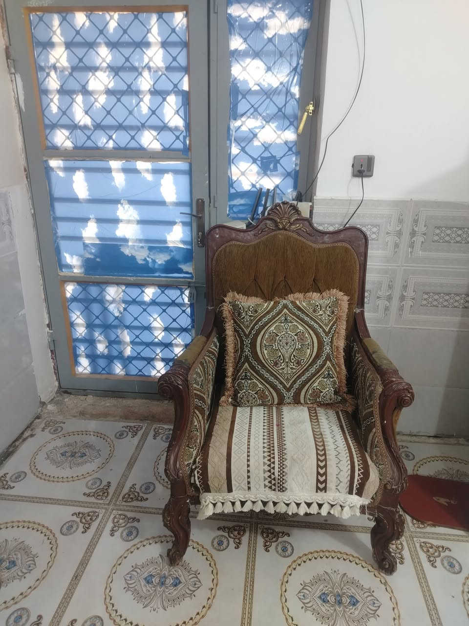 طخم نضيف للبيع السعر ٦٠ الاتصال ع الرقم ***********
