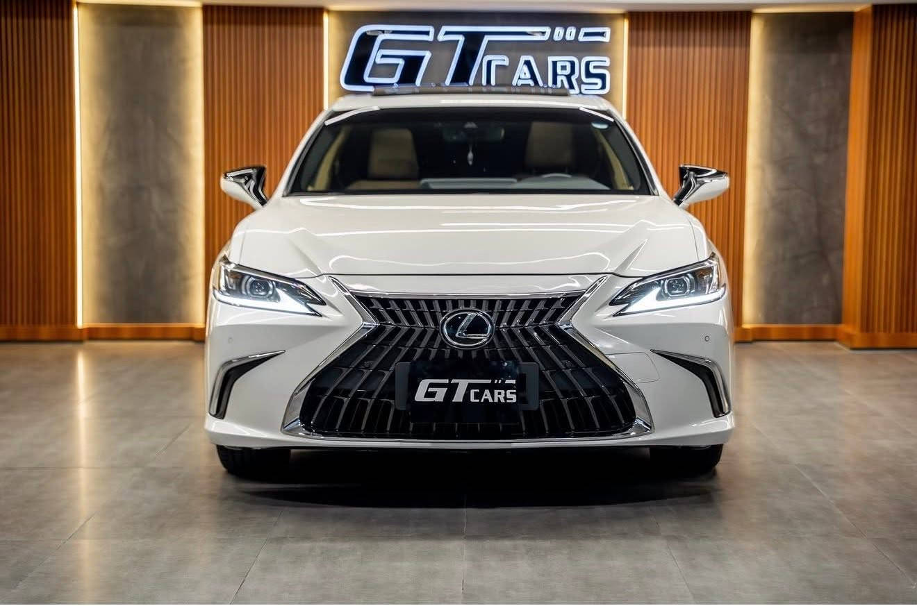 Lexus
موديل: E300h
سنة الصنع: 2024
المسافة المقطوعة: 47,000 ميل
السعر: $31,000
٢ قطعة صبغ 
***********

